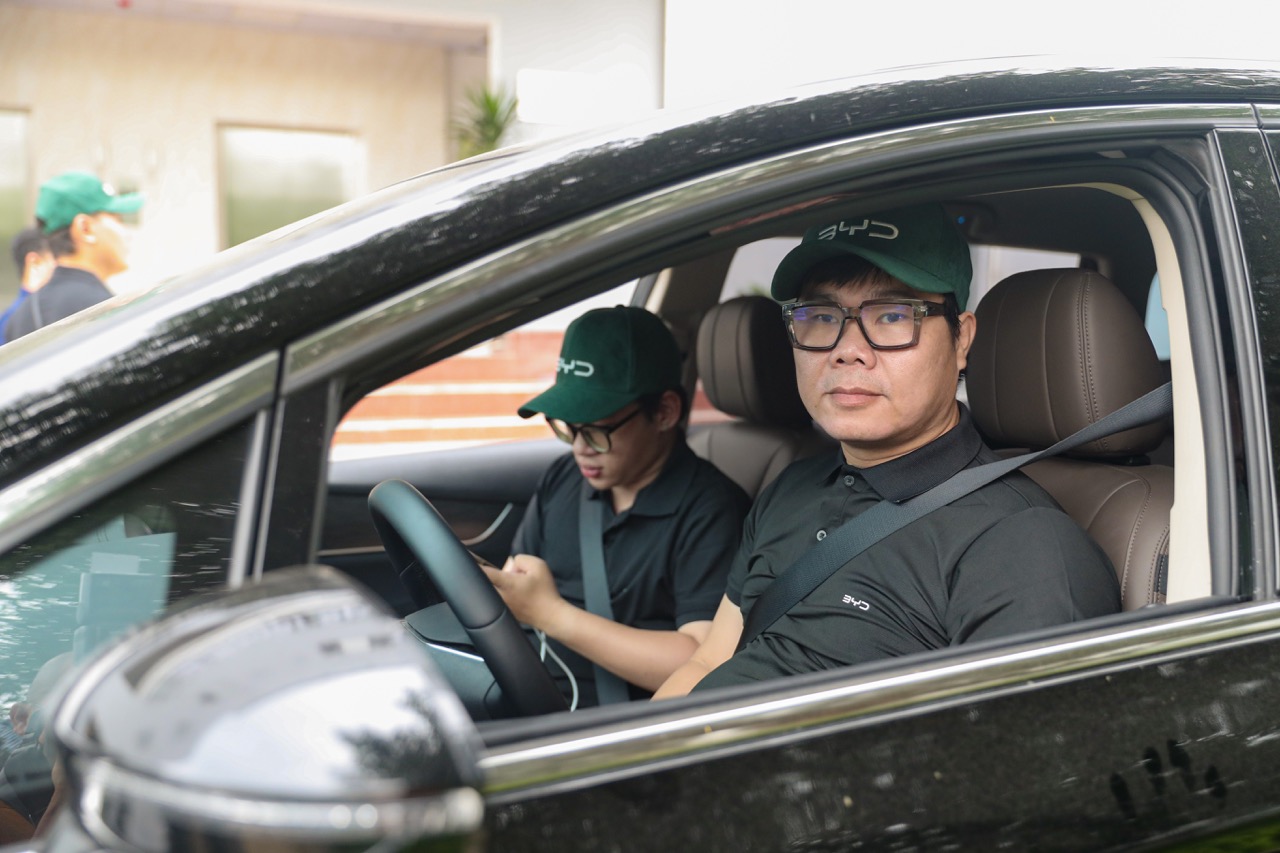 Chủ xe BYD M6 chia sẻ kinh nghiệm cày dịch vụ