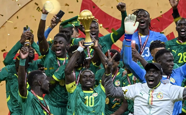 Senegal vẫn diễu hành cúp vô địch AFCON Senegal vẫn diễu hành cúp vô địch AFCON