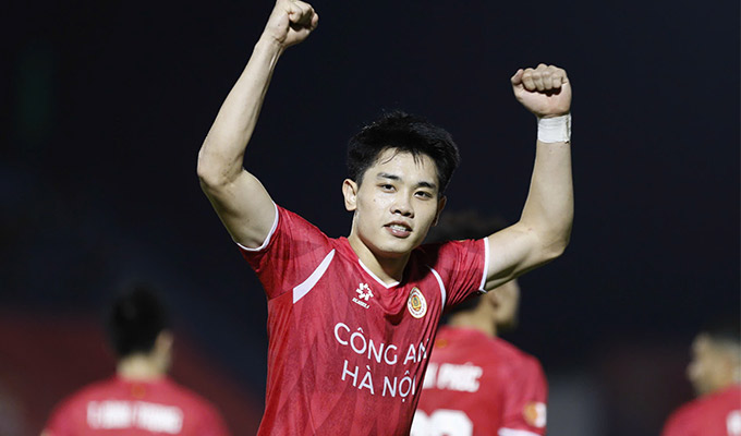 Đình Bắc đang nhận được sự quan tâm của các đội bóng ở trong và ngoài nước Đình Bắc cùng sự quan tâm từ nhiều đội bóng