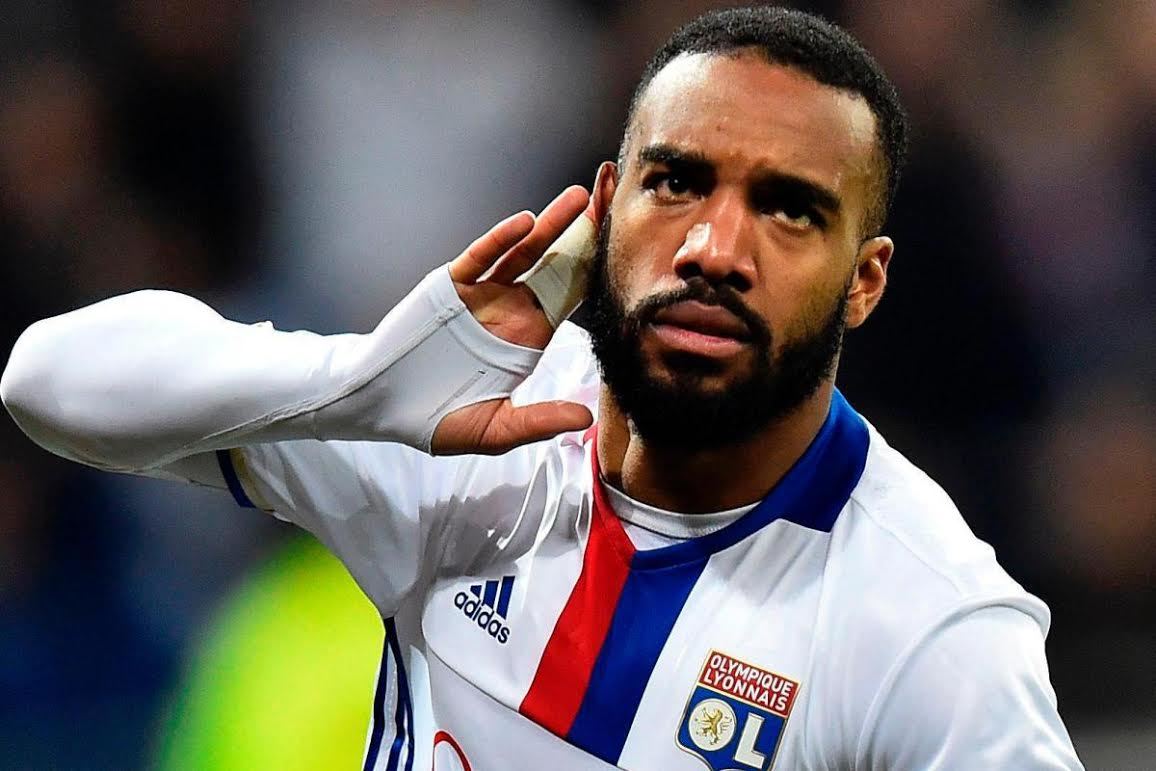 Man City quyết cạnh tranh với Arsenal về Lacazette Alexandre Lacazette được Man City săn đón
