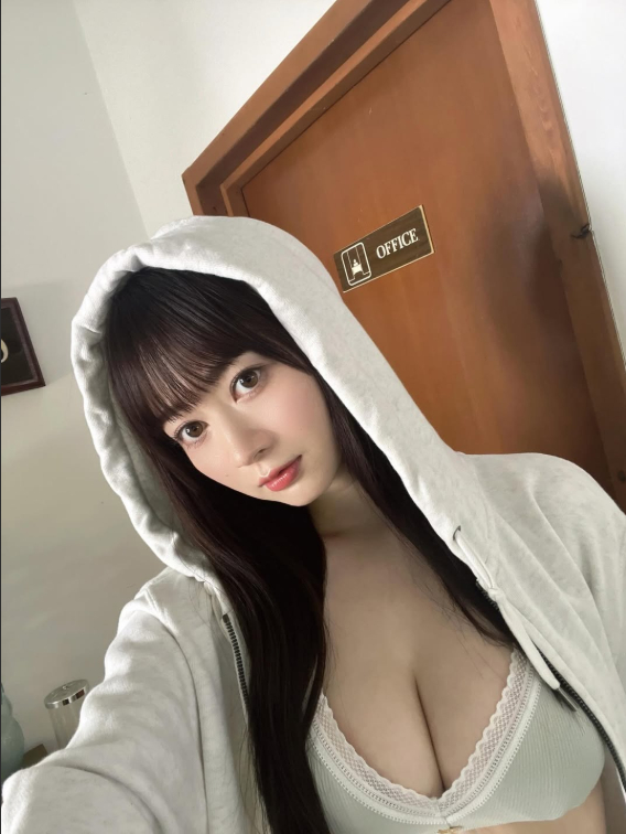 Yuna Ego xinh đẹp và quyến rũ