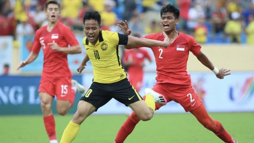 U19 Malaysia (áo vàng) giành trọn 3 điểm trước U19 Singapore