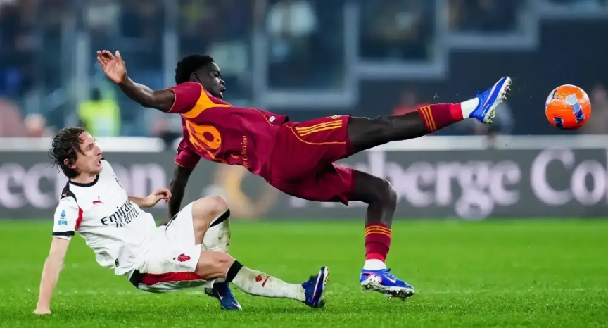 Milan chưa thua trước Roma