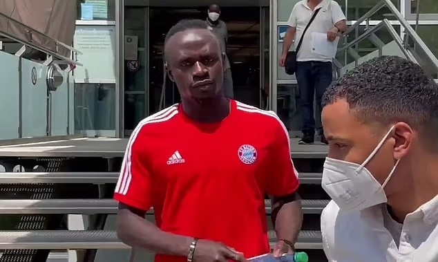 Mane Lần Đầu Tiên Ra Mắt Với Trang Phục Bayern Tại Đức