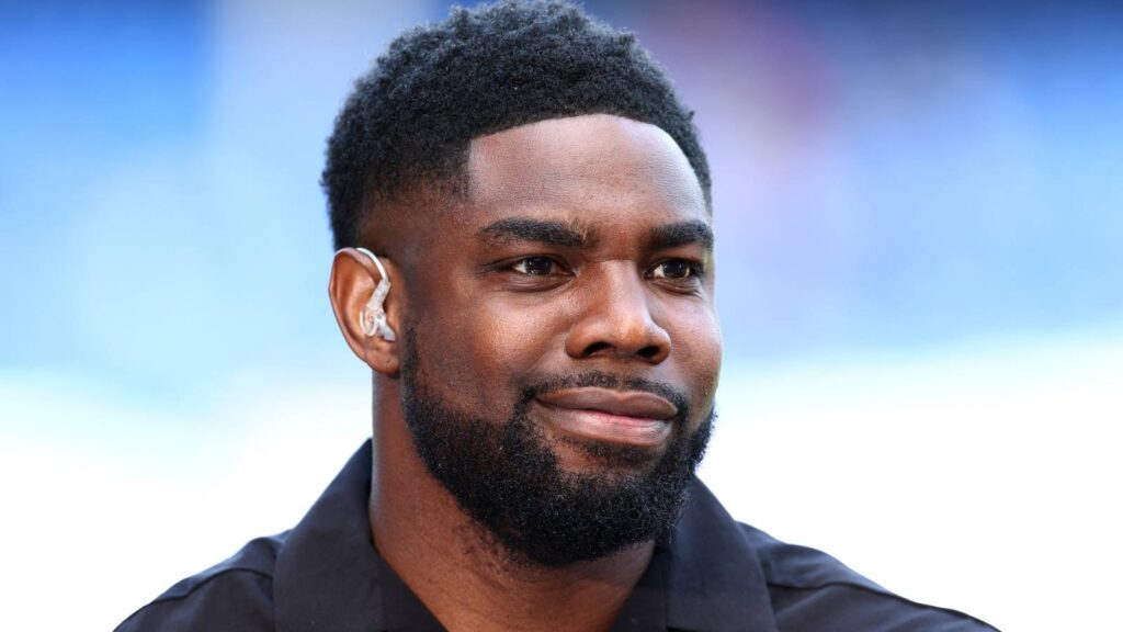 Micah Richards làm sáng tỏ tranh cãi giữa Roy Keane và Bruno Fernandes