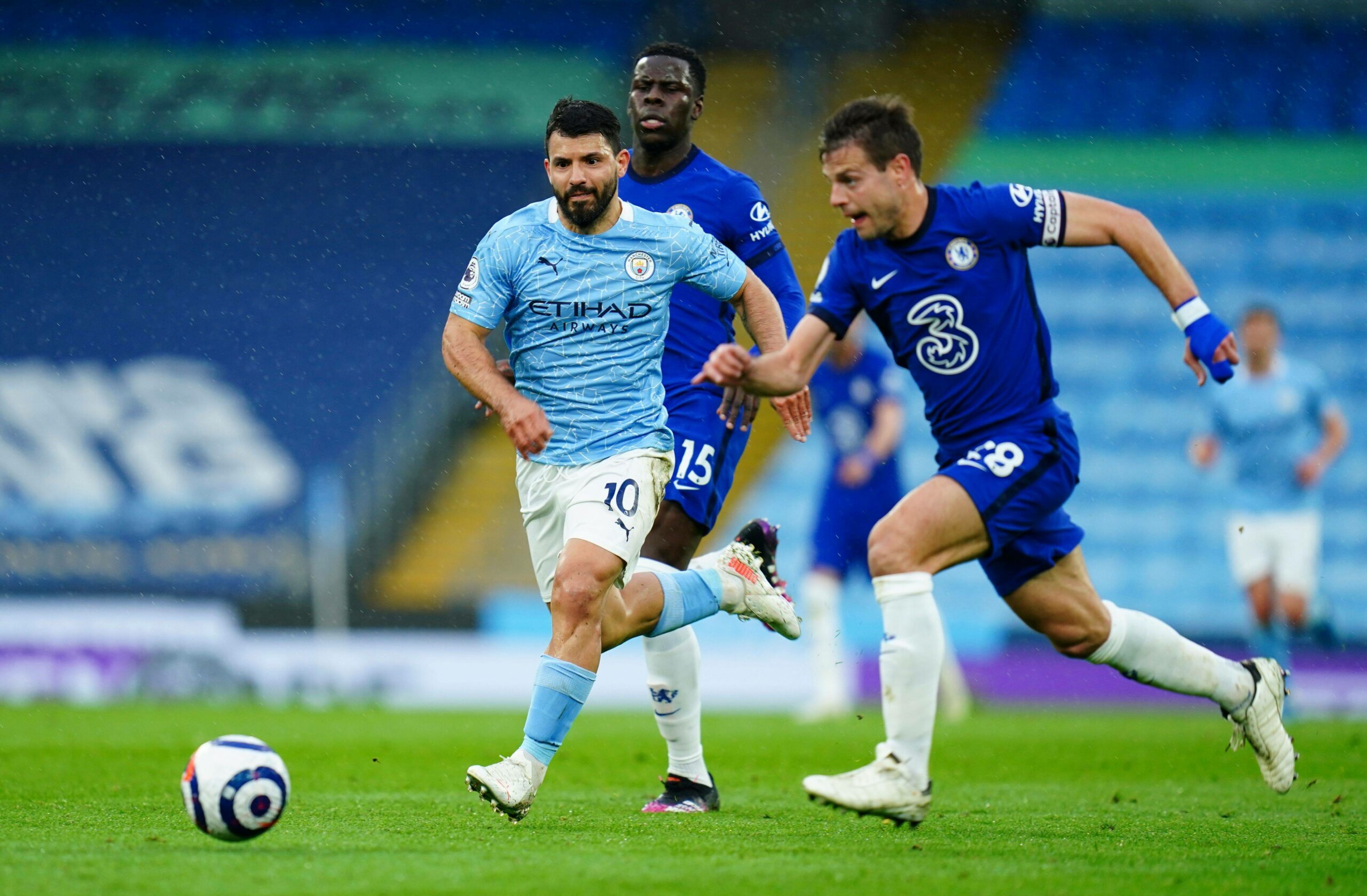 Azpilicueta thi đấu bản lĩnh ở chung kết.