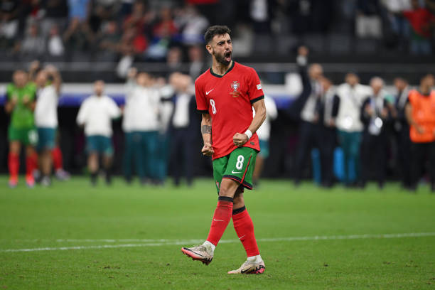 Bruno Fernandes vừa 'ẵm' hàng loạt giải thưởng cá nhân ở cấp độ CLB. Bruno Fernandes vừa nhận nhiều giải thưởng cá nhân
