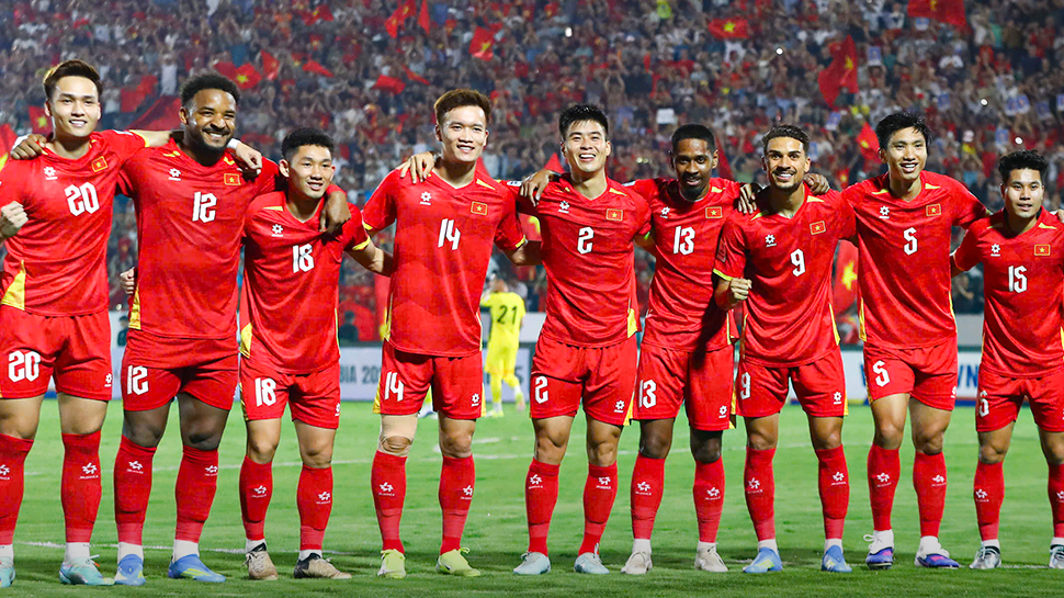 HLV Kim Sang-sik muốn cùng tuyển Việt Nam phá dớp tại AFF Cup 2026 - Ánh 5. HLV Kim Sang-sik muốn cùng tuyển Việt Nam phá dớp tại AFF Cup 2026 - Ánh 5.