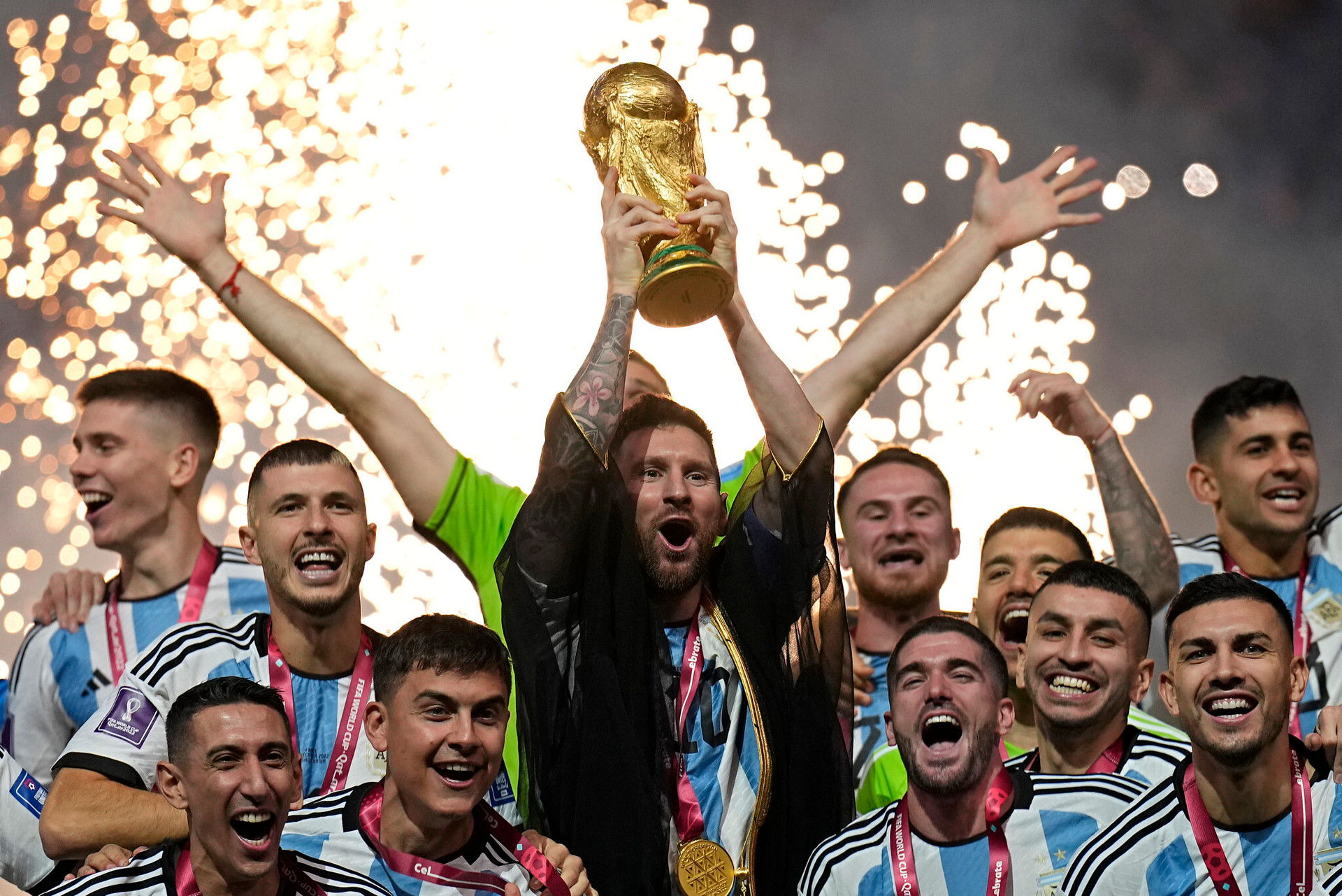 Chức vô địch 2022 kết thúc mọi tranh luận trong sự nghiệp. Chức vô địch World Cup 2022 giúp Messi khép lại tranh luận sự nghiệp