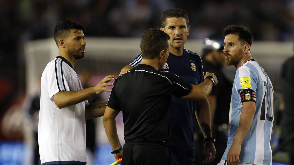 Messi bị treo giò 4 trận, Argentina thua hổ thẹn Messi bị treo giò 4 trận, Argentina thua hổ thẹn