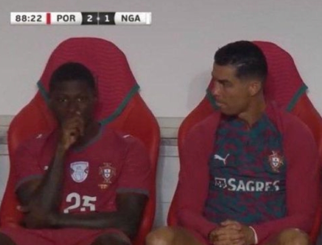 Ronaldo không giấu được sự lo lắng cho tình trạng của Mendes. Ronaldo lo lắng cho Mendes