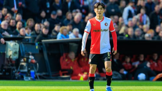 Hwang In-Beom trong màu áo Feyenoord. Hwang In-Beom trong màu áo Feyenoord
