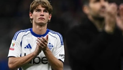Mourinho vẫn chưa đưa ra quyết định cuối cùng trong vụ Nico Paz. Nico Paz và Mourinho tại Real Madrid