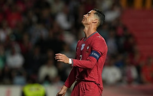 Ronaldo liên tục bỏ lỡ cơ hội trong trận giao hữu Bồ Đào Nha gặp Nigeria