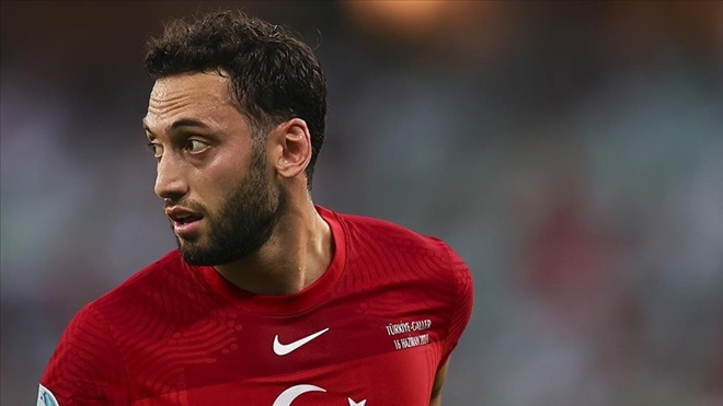 Calhanoglu cần vực dậy tinh thần toàn đội. Calhanoglu cần vực dậy tinh thần toàn đội.