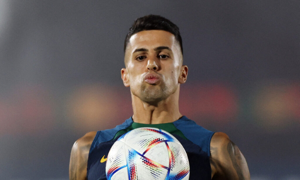 Man City chấp thuận để Barca mượn hậu vệ Cancelo hoàn tất thủ tục gia nhập