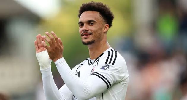 Antonee Robinson là hậu vệ công thủ toàn diện. Antonee Robinson là hậu vệ công thủ toàn diện.