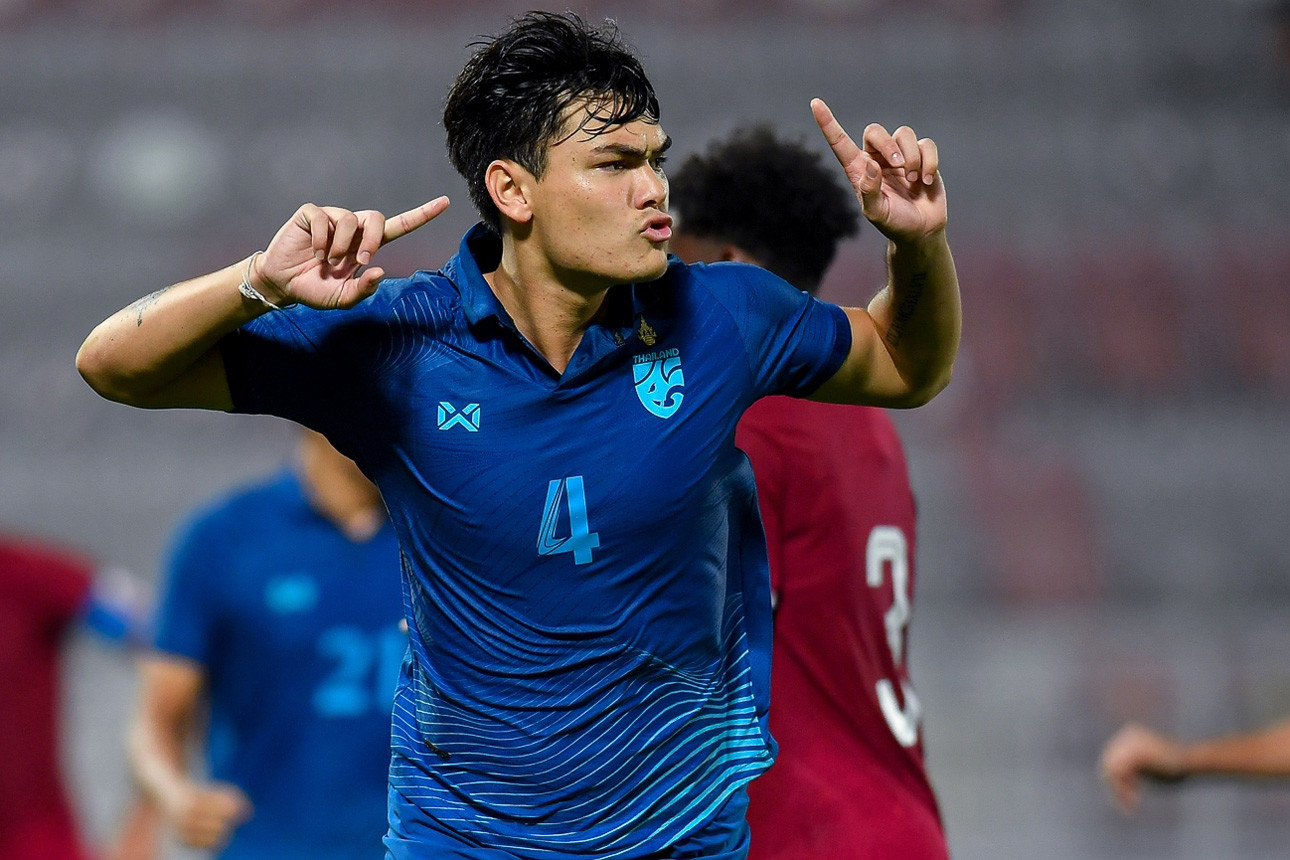 Jonathan Khemdee ghi bàn cho U23 Thái Lan