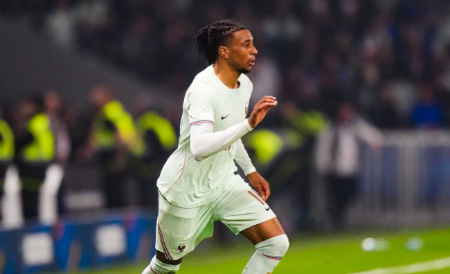 Olise lập hatrick bàn thắng