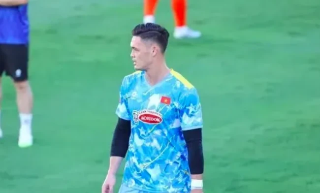Lê Giang Patrik trong khung thành Việt Nam