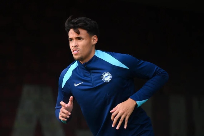 Tiền đạo Fandi của Singapore