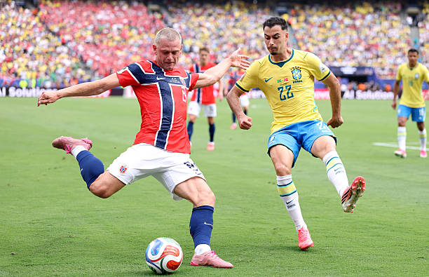 Julian Ryerson gây ấn tượng ở World Cup. Julian Ryerson gây ấn tượng ở World Cup.