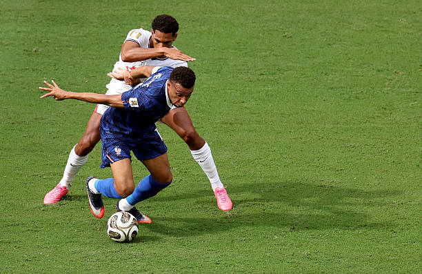 Quansah có phải lời giải cho bài toán Saliba ở Arsenal trong mùa giải mới