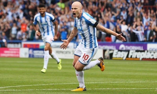 Aaron Mooy trong màu áo Huddersfield