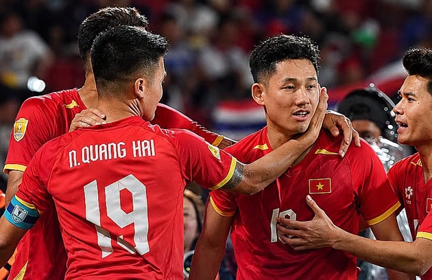 Việt Nam ăn mừng bàn thắng trước Thái Lan