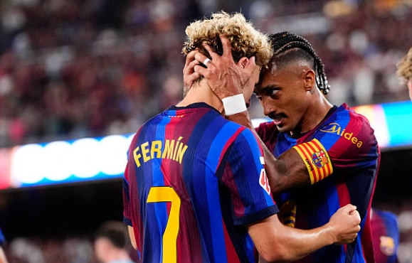 Raphinha tỏa sáng giúp Barca giữ mạch thắng ấn tượng tại La Liga