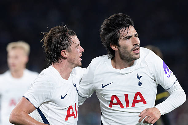 Sandro Tonali gây ấn tượng trong màu áo Tottenham Hotspur. Sandro Tonali gây ấn tượng trong màu áo Tottenham Hotspur