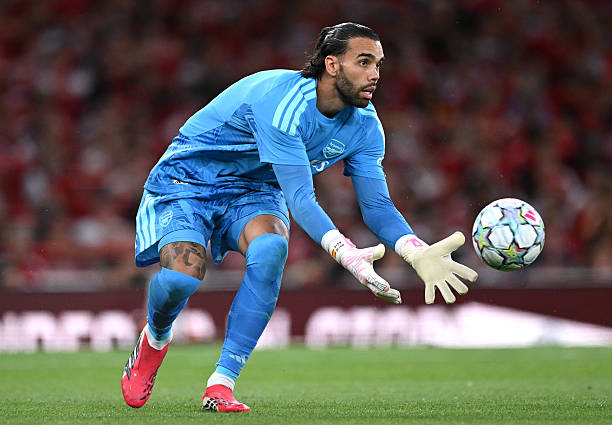 David Raya tỏa sáng trên chấm luân lưu giúp Arsenal đánh bại Como David Raya thi đấu xuất sắc trong loạt sút luân lưu