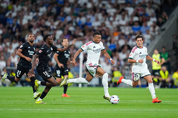 Mbappe tỏa sáng với hat-trick giúp Real Madrid đại thắng Sociedad