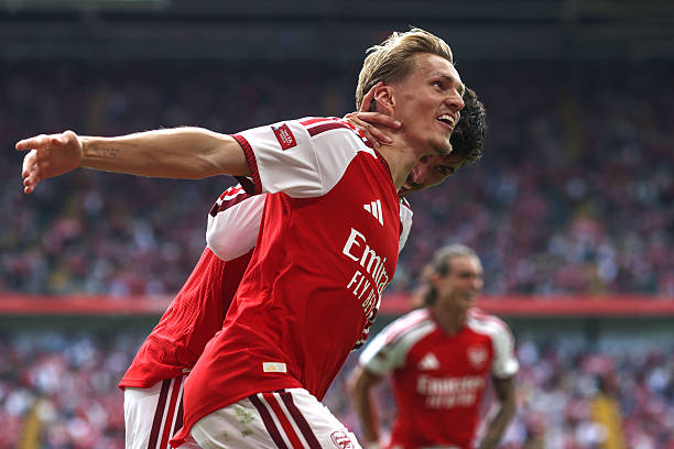 Arsenal thắng đậm Siêu cúp Anh với màn tỏa sáng của Martin Odegaard