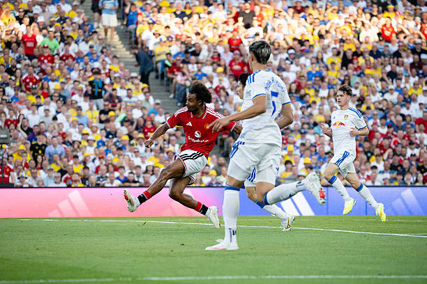 Man Utd nhọc nhằn giành chiến thắng trước Leeds trên loạt sút luân lưu