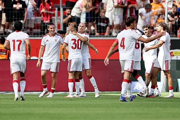 Sevilla thể hiện phong độ hồi sinh