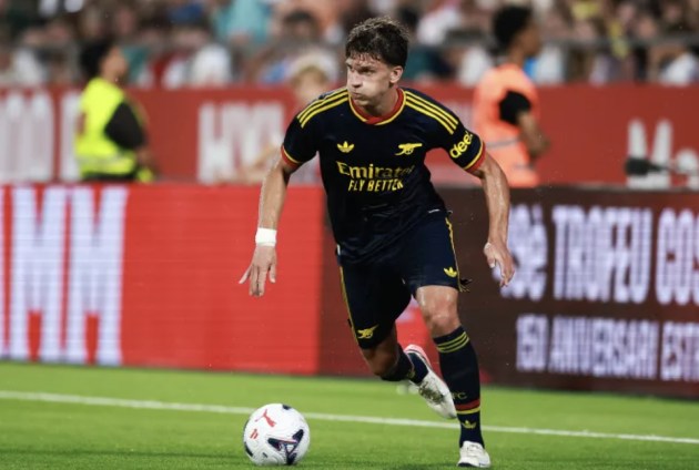 Thái độ của Tzolis trước vụ Vinicius phản ánh tố chất nhà vô địch tại Arsenal