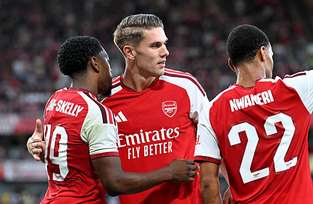 David Raya tỏa sáng mang về chiến thắng cho Arsenal trước Como