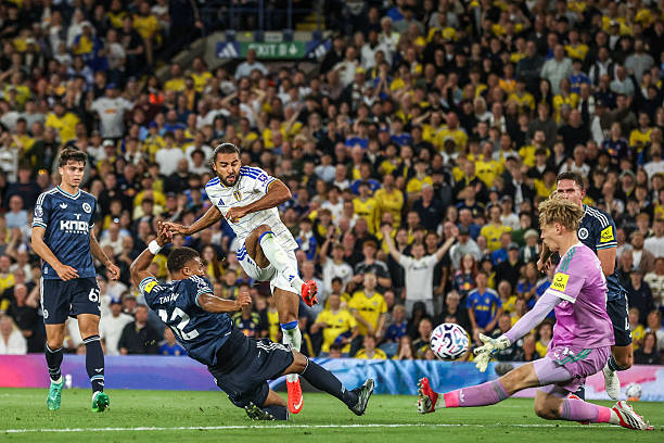 Leeds United thăng hoa đánh bại Newcastle 4-1 tại Ngoại hạng Anh