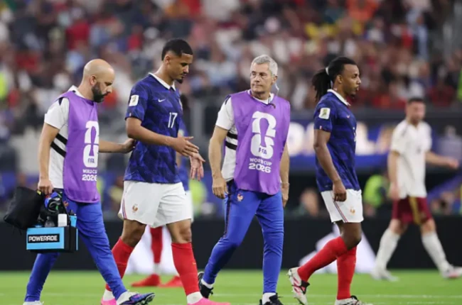 Saliba rời sân ở hiệp 1 bởi chấn thương William Saliba chấn thương phải rời sân
