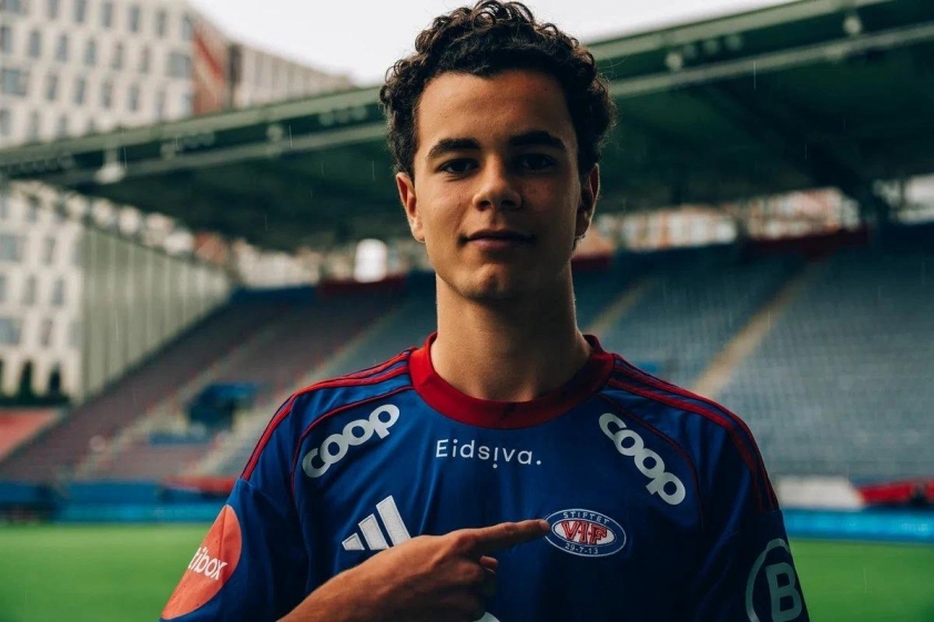 Manchester United theo sát tài năng trẻ Gabriel Rajkovic giữa lúc JJ Gabriel muốn rời Old Trafford