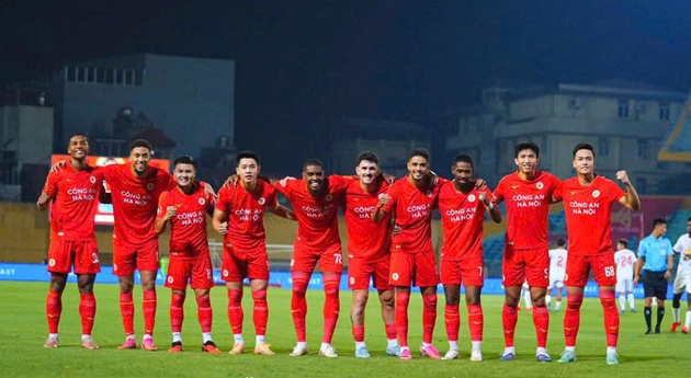 Nhà ĐKVĐ thể hiện sức mạnh. Cầu thủ Công An Hà Nội thi đấu dưới áp lực