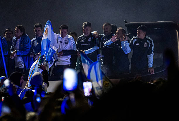Không chỉ hồi sinh Argentina, Scaloni còn viết lại lịch sử. Không chỉ hồi sinh Argentina, Scaloni còn viết lại lịch sử.