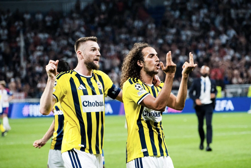 UEFA mở cuộc điều tra hành vi của Greenwood và Guendouzi sau trận Fenerbahce thắng Lyon