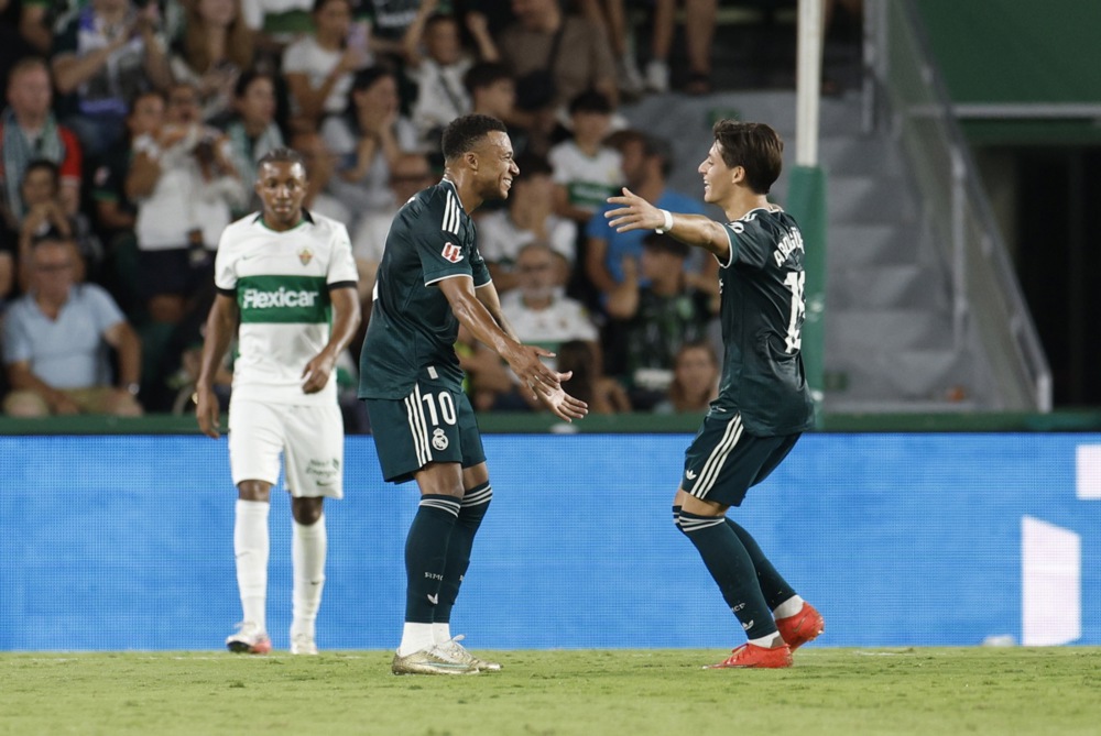 Guler quan trọng với Real không kém Mbappe Arda Guler cùng Mbappe trên sân