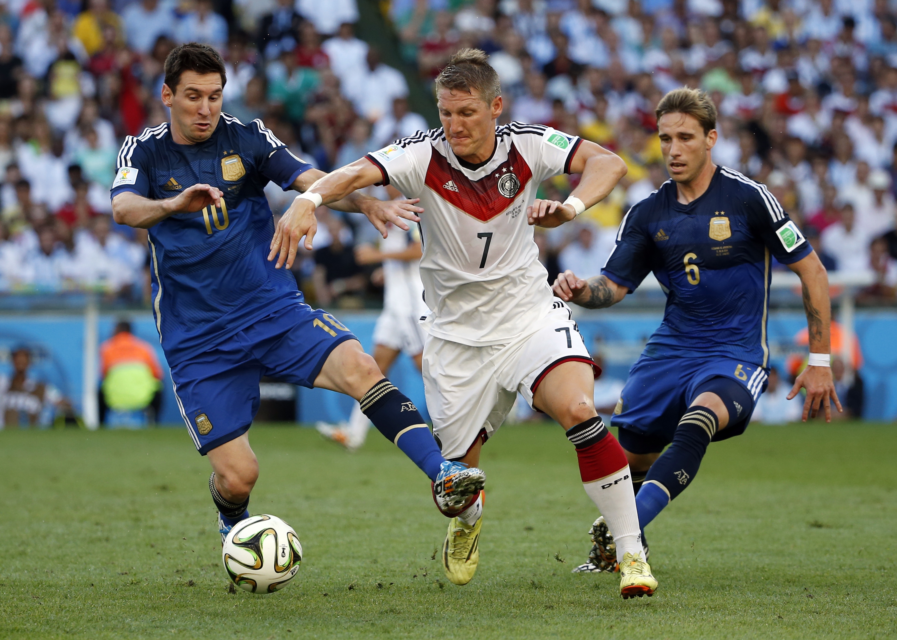Schweinsteiger trưởng thành trở thành biểu tượng bóng đá Đức